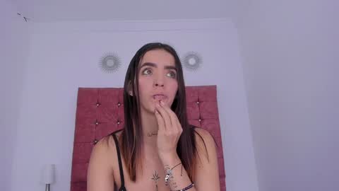 Snapshot of your_perverse_whore chatting on 01/05/25, 09:37 Salome online show from 01/05/25, 09:37