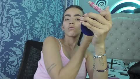 Snapshot of your_perverse_whore chatting on 01/10/25, 07:54 Salome online show from 01/10/25, 07:54