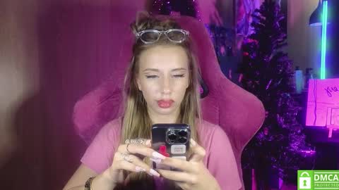 Alice  online show from 12/05/24, 01:38