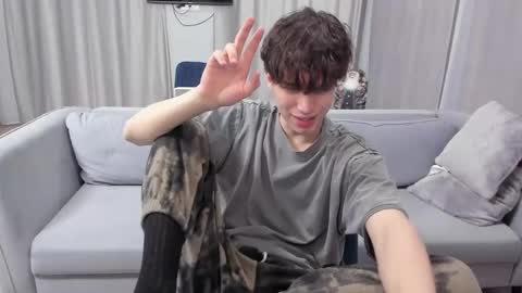 your_shy_guy online show from 01/29/25, 02:00