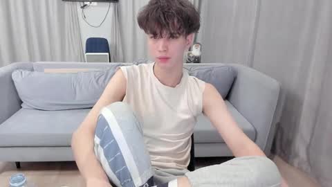 your_shy_guy online show from 02/13/25, 09:49