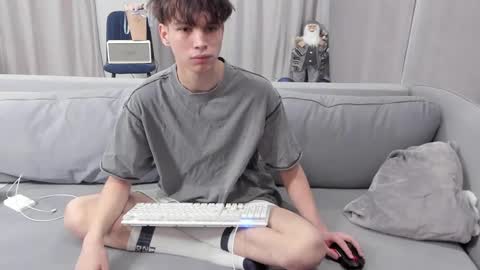 your_shy_guy online show from 02/14/25, 06:40