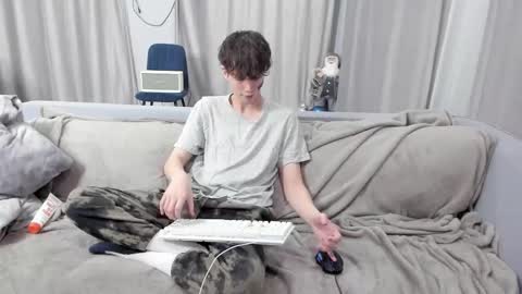 your_shy_guy online show from 03/08/25, 06:58