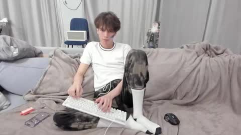 your_shy_guy online show from 03/10/25, 08:34