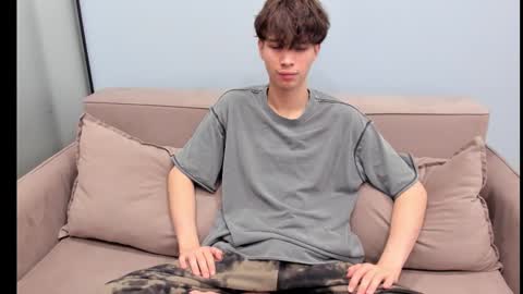 your_shy_guy online show from 10/21/25, 01:28