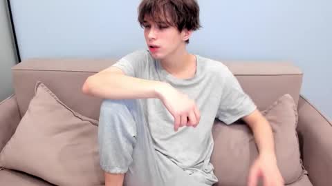 your_shy_guy online show from 11/29/25, 08:23