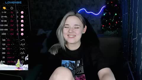 Snapshot of your_small_bunny chatting on 12/22/24, 12:05 Molly online show from 12/22/24, 12:05