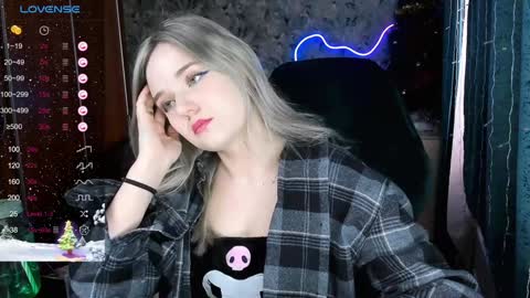 Snapshot of your_small_bunny chatting on 01/12/25, 04:00 Molly online show from 01/12/25, 04:00