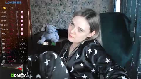 Snapshot of your_small_bunny chatting on 02/19/25, 05:05 Molly online show from 02/19/25, 05:05