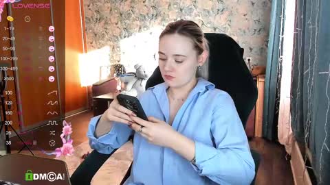 Snapshot of your_small_bunny chatting on 03/05/25, 10:11 Molly online show from 03/05/25, 10:11