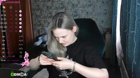 Snapshot of your_small_bunny chatting on 03/11/25, 07:04 Molly online show from 03/11/25, 07:04