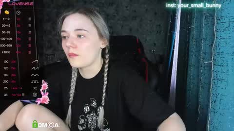 Snapshot of your_small_bunny chatting on 09/17/25, 02:02 Molly online show from 09/17/25, 02:02