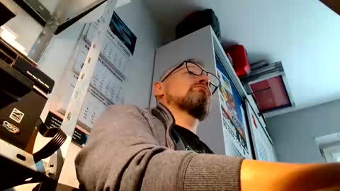 Snapshot of your_tipie chatting on 10/15/25, 10:04 your_tipie online show from 10/15/25, 10:04