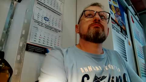 Snapshot of your_tipie chatting on 10/17/25, 11:13 your_tipie online show from 10/17/25, 11:13