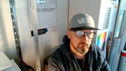 Snapshot of your_tipie chatting on 10/22/25, 07:52 your_tipie online show from 10/22/25, 07:52