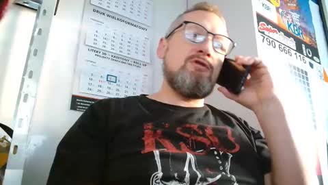 Snapshot of your_tipie chatting on 11/06/25, 08:37 your_tipie online show from 11/06/25, 08:37