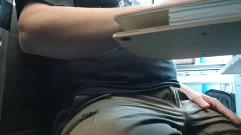 Snapshot of your_tipie chatting on 11/17/25, 09:48 your_tipie online show from 11/17/25, 09:48