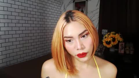 Snapshot of yourasianbigcock chatting on 10/05/25, 01:37 LEXI online show from 10/05/25, 01:37