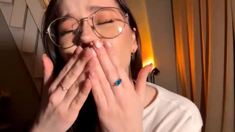 Snapshot of yourbelovedelsa chatting on 03/01/26, 04:42 Elsa online show from 03/01/26, 04:42