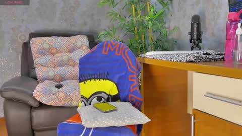 Anna online show from 02/16/25, 10:10