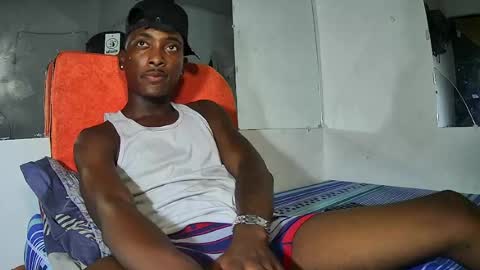 Yourdaddy2005 online show from 04/13/26, 09:37