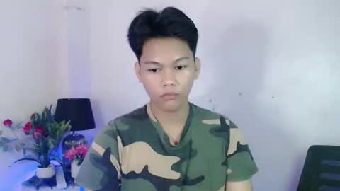 Snapshot of yourdreamboyxx chatting on 01/12/26, 04:45 HEN online show from 01/12/26, 04:45