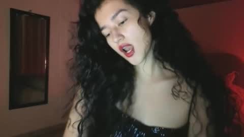 yourdreamgirl2025 online show from 04/14/26, 12:05