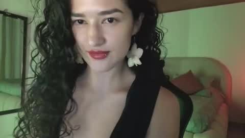 yourdreamgirl2025 online show from 05/01/26, 11:42