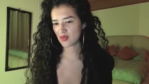 yourdreamgirl2025 online show from 05/07/26, 11:54