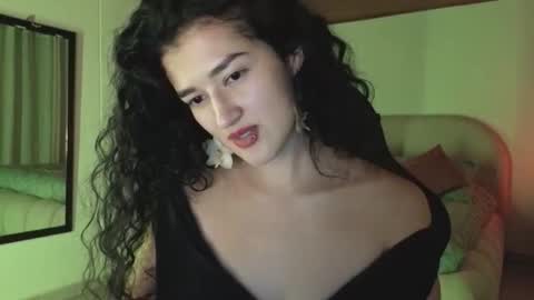 yourdreamgirl2025 online show from 05/09/26, 12:16