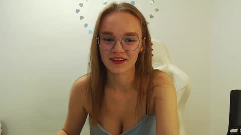 Snapshot of yourdreamray chatting on 09/27/25, 05:18 Lana online show from 09/27/25, 05:18