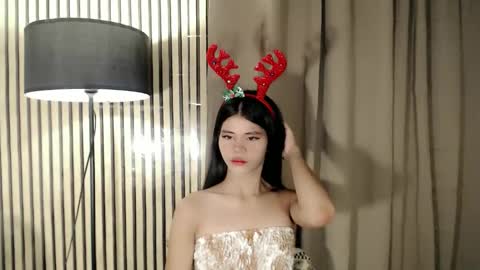 Vivian online show from 12/21/25, 08:38