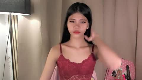 Snapshot of yourfavoratevivian chatting on 04/19/26, 11:07 Vivian online show from 04/19/26, 11:07