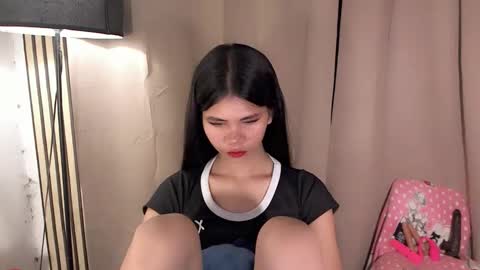 Snapshot of yourfavoratevivian chatting on 04/27/26, 11:58 Vivian online show from 04/27/26, 11:58