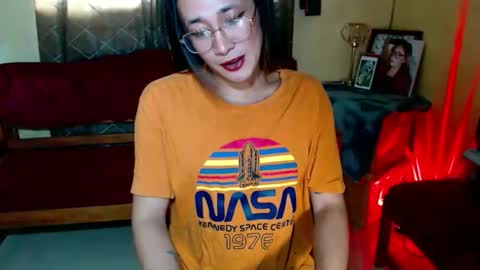 Snapshot of yourfavoratezoe chatting on 12/04/25, 10:51 ZOE KHATE online show from 12/04/25, 10:51