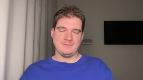 Snapshot of yourhairybuddy chatting on 12/14/25, 08:13 Andrey online show from 12/14/25, 08:13