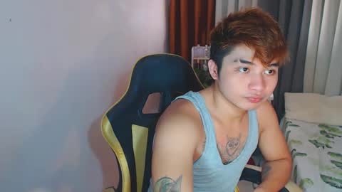 Snapshot of yourhandsome_hunk chatting on 02/17/25, 04:31 Paul online show from 02/17/25, 04:31