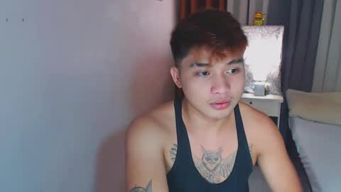 Snapshot of yourhandsome_hunk chatting on 02/21/25, 05:20 Paul online show from 02/21/25, 05:20