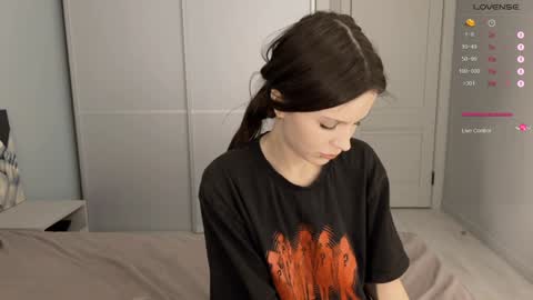 Snapshot of yourher0in chatting on 12/14/24, 11:18 Aida online show from 12/14/24, 11:18