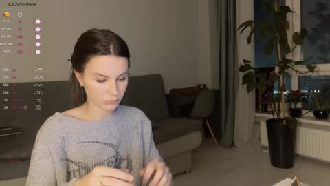 Snapshot of yourher0in chatting on 12/21/24, 12:16 Aida online show from 12/21/24, 12:16