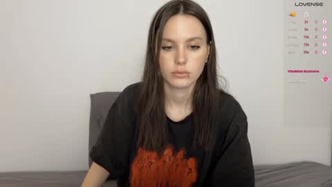 Snapshot of yourher0in chatting on 12/30/24, 01:25 Aida online show from 12/30/24, 01:25