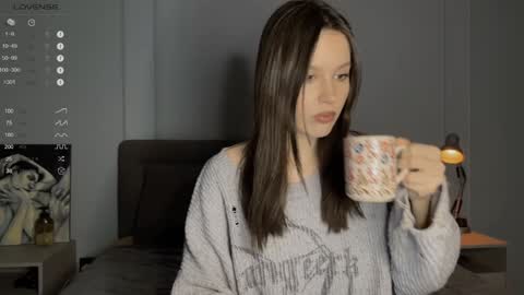 Snapshot of yourher0in chatting on 02/05/25, 12:49 Aida online show from 02/05/25, 12:49