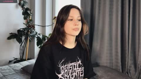 Snapshot of yourher0in chatting on 03/12/25, 12:15 Aida online show from 03/12/25, 12:15