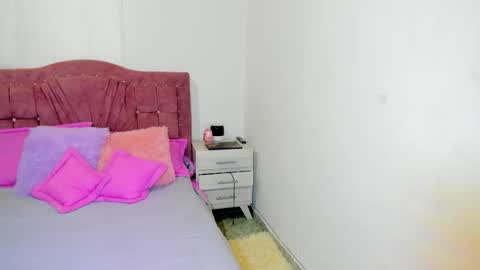 Snapshot of yourlatina_emely chatting on 02/11/26, 06:57 EMELY online show from 02/11/26, 06:57