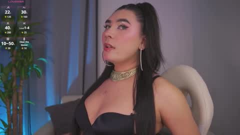 Snapshot of yourlatina_emely chatting on 02/13/26, 01:01 EMELY online show from 02/13/26, 01:01