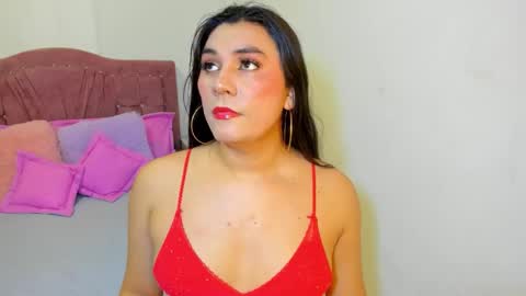 Snapshot of yourlatina_emely chatting on 02/18/26, 01:56 EMELY online show from 02/18/26, 01:56