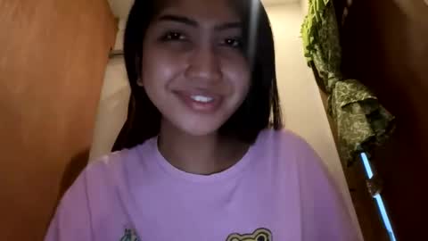 Snapshot of yourlovebella88 chatting on 12/05/25, 03:20 yourlovebella88 online show from 12/05/25, 03:20