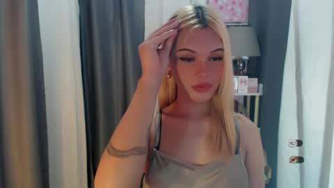 Snapshot of yourlovekylie chatting on 06/20/26, 06:49 KYLIE MORE online show from 06/20/26, 06:49