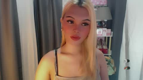 Snapshot of yourlovekylie chatting on 06/21/26, 06:27 KYLIE MORE online show from 06/21/26, 06:27