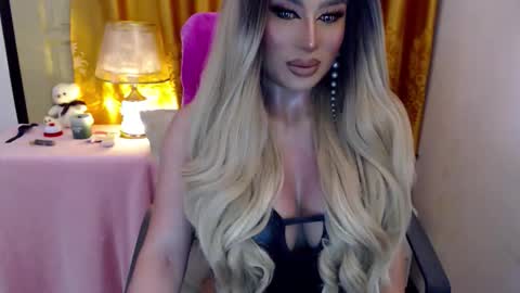 Snapshot of yourmistressofevil_isback chatting on 06/07/26, 03:27 Adriana Maxwell online show from 06/07/26, 03:27